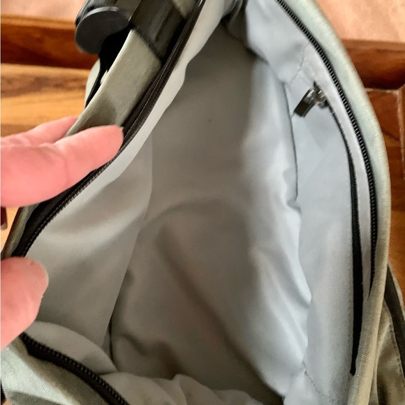 MARK RYDAN Sling Crossbody Bag - Picture 4 of 5